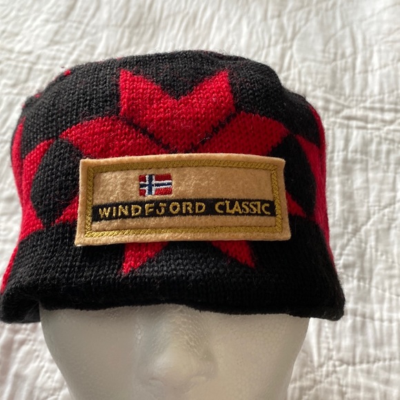 Windfjord Classic Wool Pillbox Hat - Picture 4 of 9